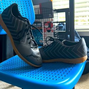 Puma indoor workout shoes/indoor soccer cleats